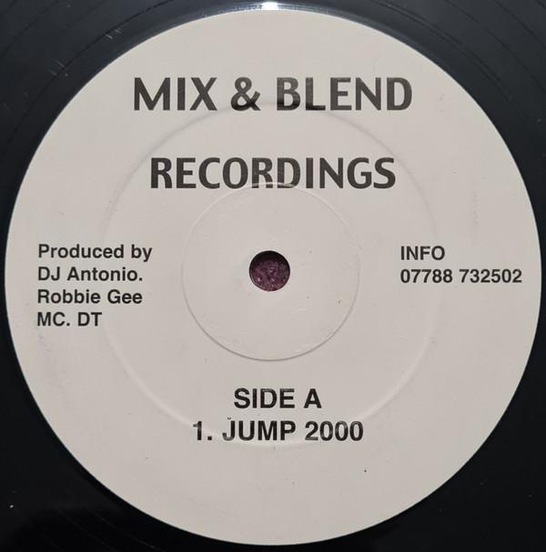 DJ Antonio (4), Robbie Gee, MC DT - Jump 2000